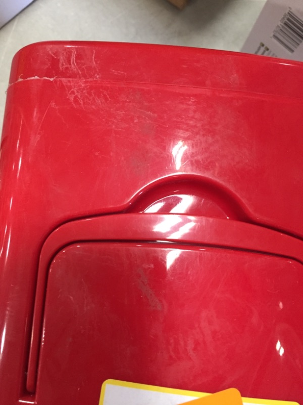 Photo 5 of 0.3 cu. ft. 6-Can Retro Mini Fridge in Red
little buff marks  on top