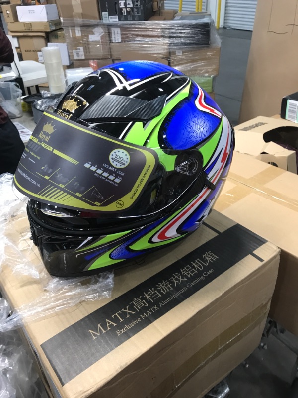 Photo 1 of ROYAL R05 Full Face Motorcycle Helmet with Extra Sun Visor Inside for UV Resistance - DOT Approved
size small