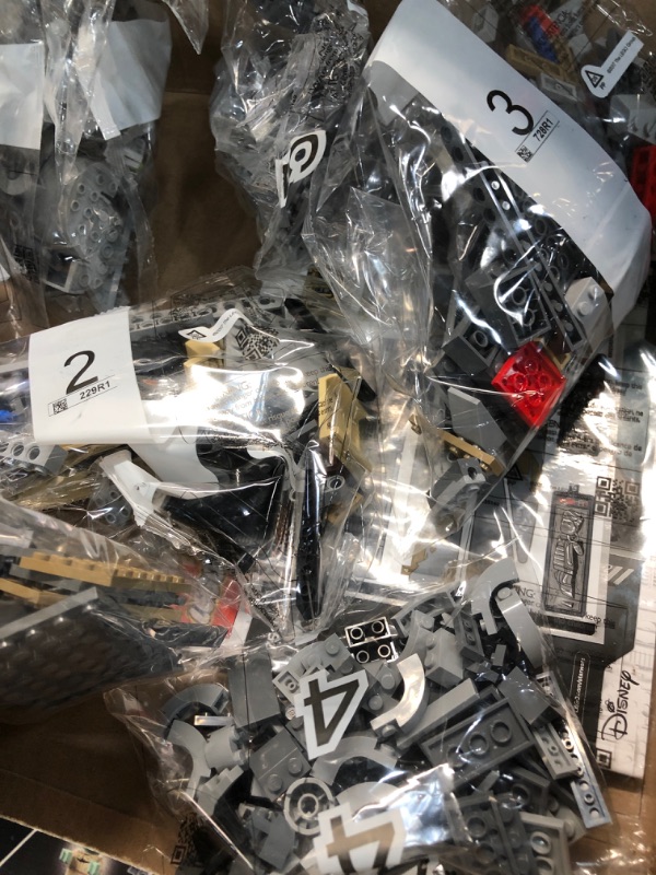 Photo 2 of LEGO Star Wars: The Mandalorian The Razor Crest 75292 Exclusive Building Kit, New 2020 