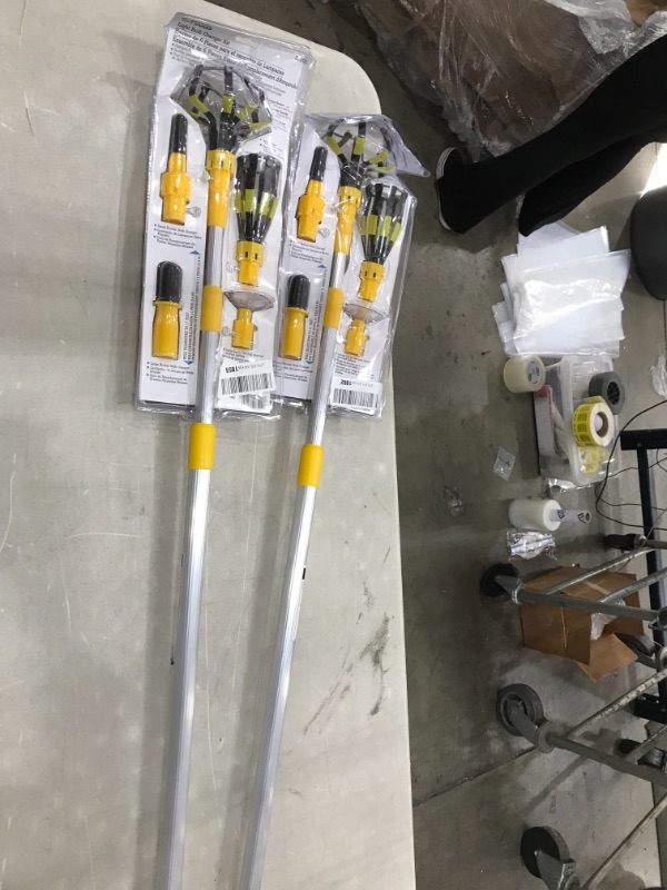 Photo 3 of 2 Designers Edge E3001 11' Yellow Light Changing Kit Foot Metal Telescopic Pole, Baskets, Suction Cup and Broken Bulb Changers, Versatile Use, 5 Accessories Included