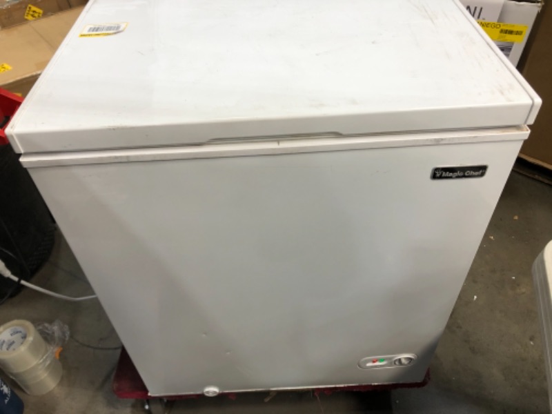 Photo 6 of MAGIC CHEF 5.0 cu. ft. Chest Freezer in White

//MAJOR COSMETIC DAMAGE WITH DENTS AND SCRATCHES, TESTED AND FUNCTIONAL
