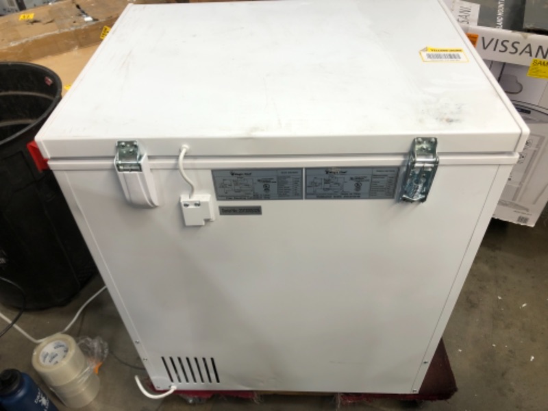 Photo 3 of MAGIC CHEF 5.0 cu. ft. Chest Freezer in White

//MAJOR COSMETIC DAMAGE WITH DENTS AND SCRATCHES, TESTED AND FUNCTIONAL
