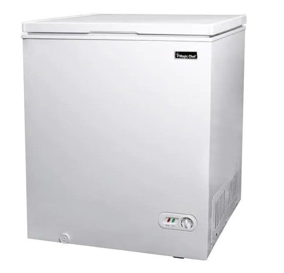 Photo 1 of MAGIC CHEF 5.0 cu. ft. Chest Freezer in White

//MAJOR COSMETIC DAMAGE WITH DENTS AND SCRATCHES, TESTED AND FUNCTIONAL
