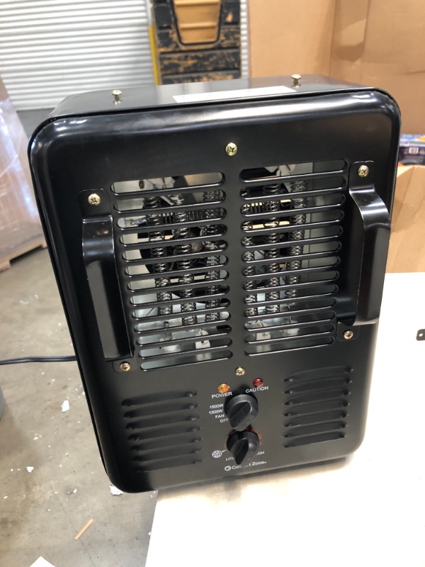 Photo 2 of Comfort Zone 1500-Watt Electric Milkhouse Utility Heater

//TESTED AND FUNCTIONAL 