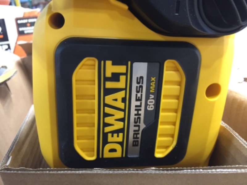 Photo 3 of DAMAGED**PREVIOUS CUSTOMER STSTES:Intermittently shuts off during use***NEEDS REPAIR
16 in. 60V MAX Lithium-Ion Cordless FLEXVOLT Brushless Chainsaw (Tool Only)
