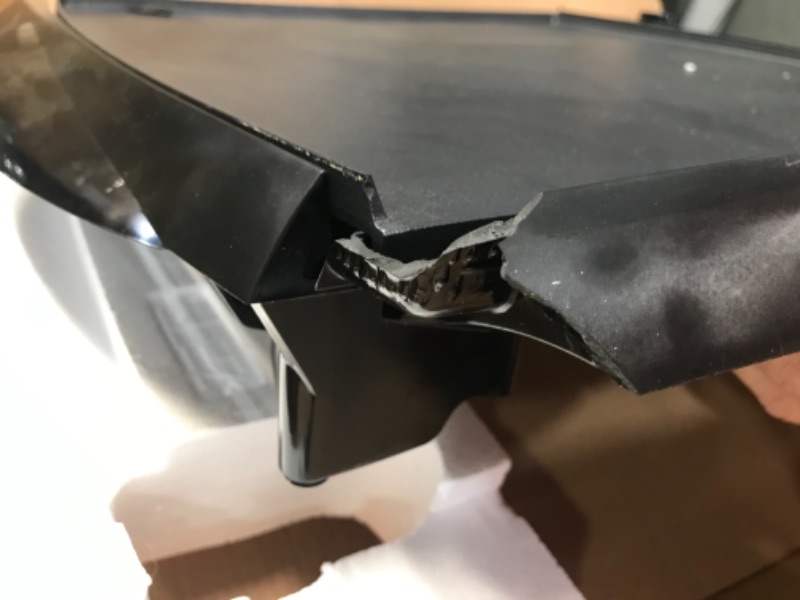 Photo 1 of (BROKEN CORNER)
Presto 07046 Tilt 'n Drain Big Griddle Cool-Touch Electric Griddle