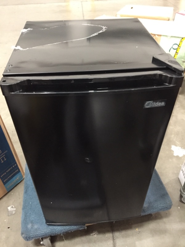 Photo 1 of Midea 4.4 Cu Ft Compact Refrigerator W/ Freezer WHS-160RB1, Black


//MINOR DAMAGE WITH A DENT IN DOOR AND PLASTIC WRAP 