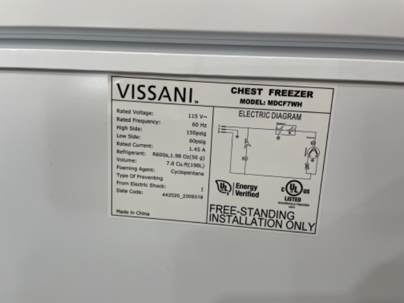 Photo 4 of 7 cu. ft. Manual Defrost Chest Freezer in White
