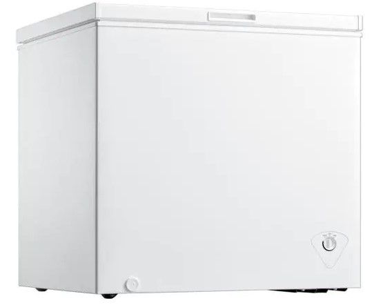 Photo 1 of 7 cu. ft. Manual Defrost Chest Freezer in White
