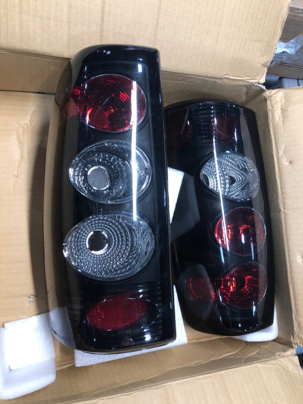 Photo 2 of AnzoUSA 211160 Dark Smoke Taillight for Chevrolet Silverado - (Sold in Pairs)
