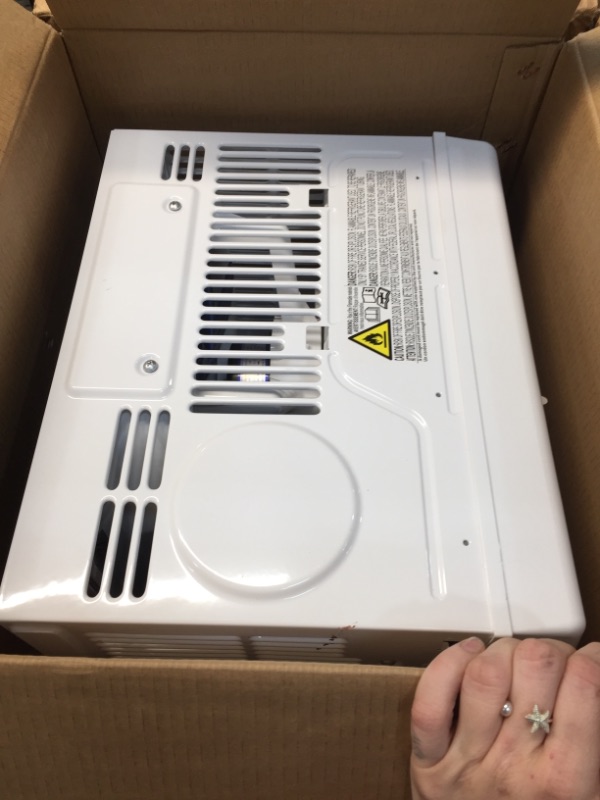 Photo 3 of Amazon Basics Window-Mounted Air Conditioner with Mechanical Control - Cools 150 Square Feet, 5000 BTU, AC Unit
SERIAL NUMBER: 340C3489301140802S0437
