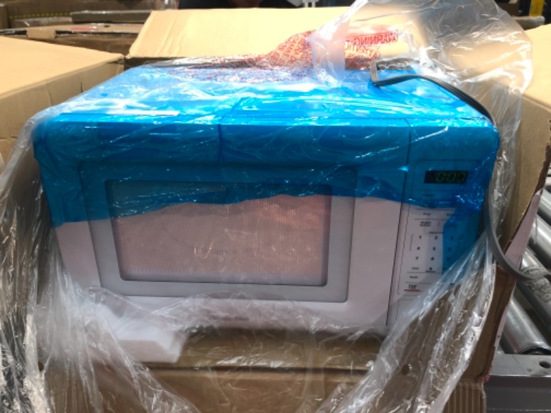 Photo 1 of Magic Chef
0.7 cu. ft. Countertop Microwave in White
