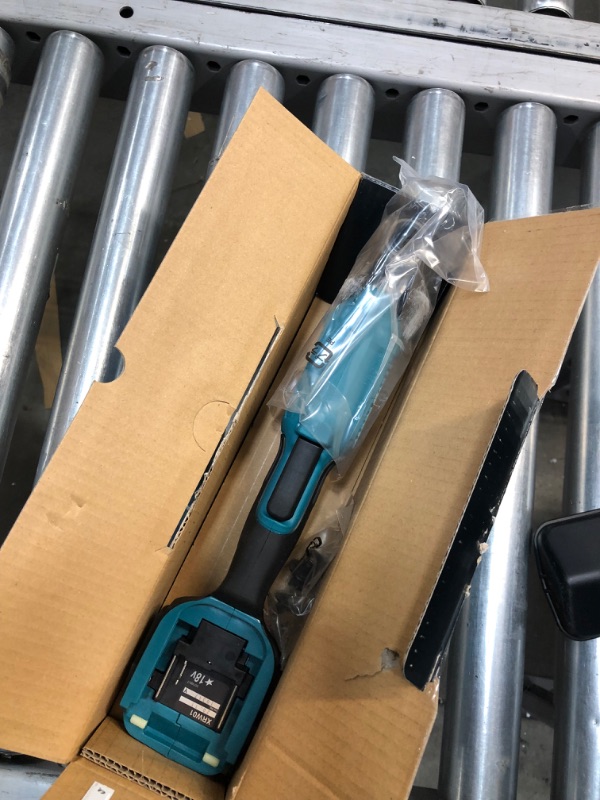 Photo 2 of **PREVIOUSLY USED, MISSING CHARGER**
Makita XRW01Z 18V LXT Lithium-Ion Cordless 3/8" / 1/4" Sq. Drive Ratchet, Tool Only
