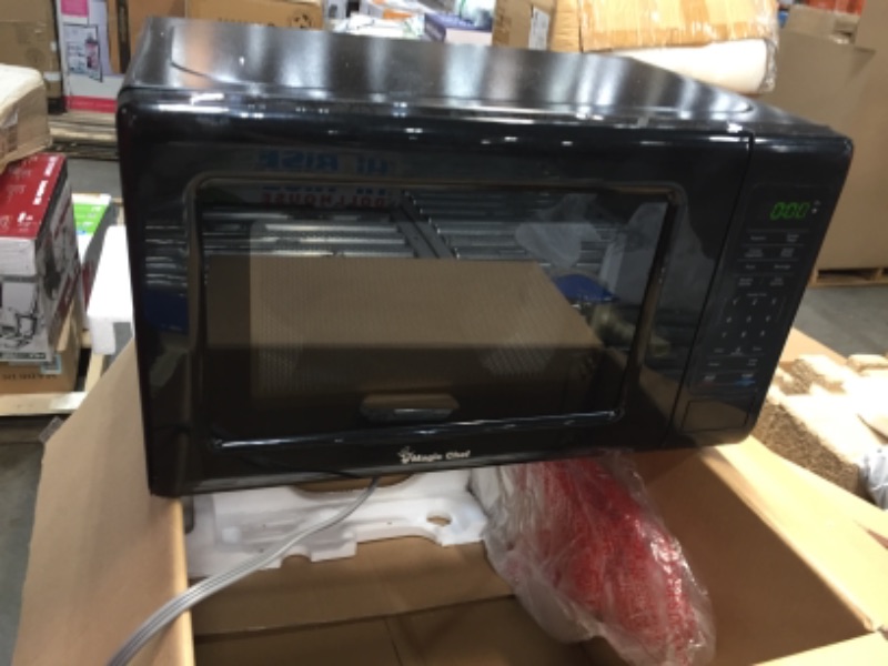 Photo 3 of Magic Chef 0.7 cu. ft. Countertop Microwave (Black with Gray Cavity)
