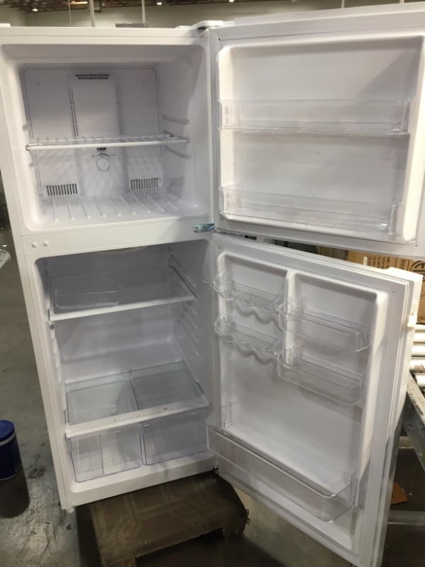 Photo 3 of 10.1 cu. ft. Top Freezer Refrigerator in White
59.4 in X  23.6 in


//nonfunctional//parts only//item powers on, but doesn't get cold// damaged corner