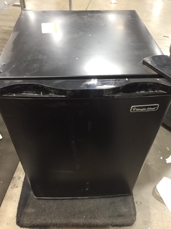 Photo 2 of 2.6 cu. ft. Mini Fridge in Black, ENERGY STAR
 **wont cool**