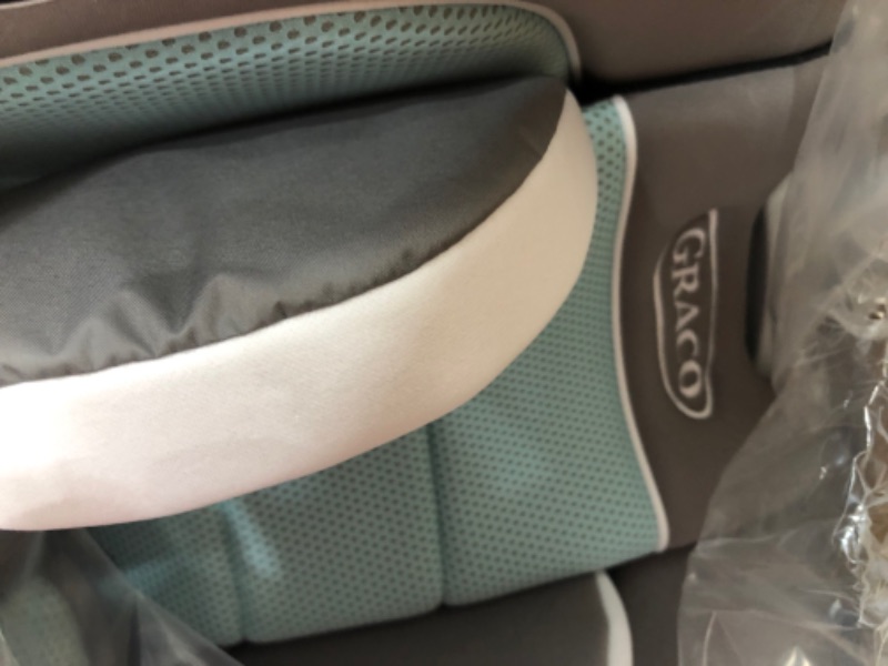 Photo 4 of Graco Extend2Fit Convertible Car Seat, Ride Rear Facing Longer with Extend2Fit, Spire
