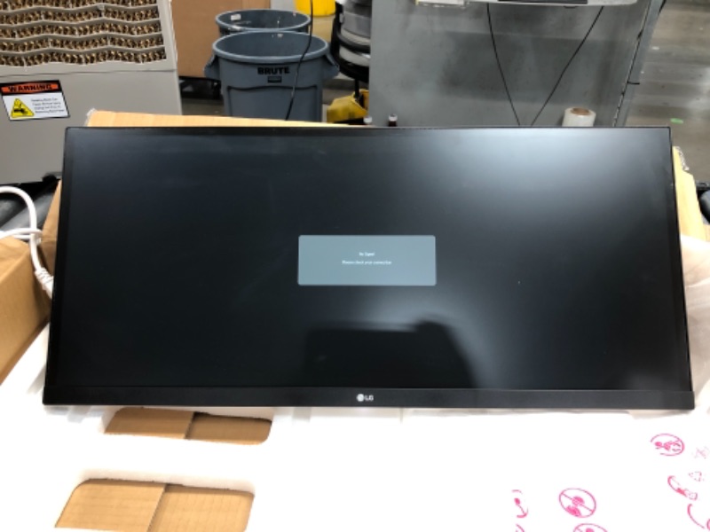 Photo 2 of 29'' Class 21:9 UltraWide® Full HD IPS LED Monitor with HDR 10 (29'' Diagonal)