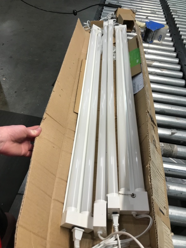 Photo 1 of SUNCO 4 PACK - ENERGY STAR, ETL - 4ft 40W LED Utility Shop Light, 4100lm 120W Equivalent, Double Integrated LED Fixture, 5000K Daylight Ceiling Light, Garage/Basement/Workshop, Linkable, Frosted **TESTED AND FUNCTIONS**
