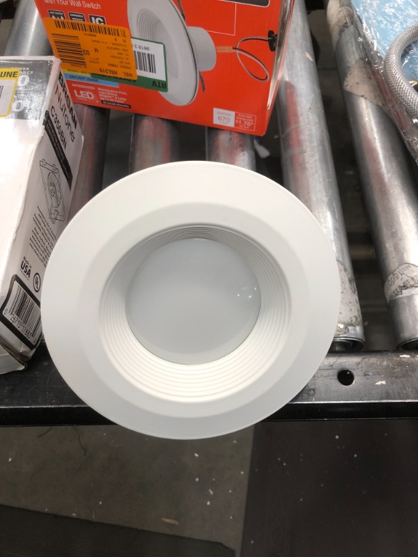 Photo 2 of 11811Commercial Electric
6 in. Selectable CCT Integrated LED Recessed Light Trim with Night Light Feature 670 Lumens 11-Watt Dimmable
