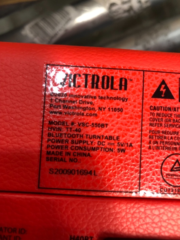 Photo 4 of Innovative Technology VSC-550BT-TQ Victrola Vintage 3-Speed Bluetooth Suitcase Turntable with Speakers

//nonfunctional//powers on, but does not play sound when connected to bluetooth
