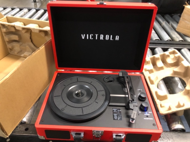 Photo 2 of Innovative Technology VSC-550BT-TQ Victrola Vintage 3-Speed Bluetooth Suitcase Turntable with Speakers

//nonfunctional//powers on, but does not play sound when connected to bluetooth