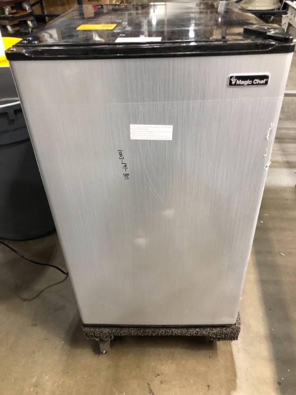 Photo 2 of ***PARTS ONLY***Mini Fridge in Stainless Look 4.4 cu. ft.
NOT BOXED!