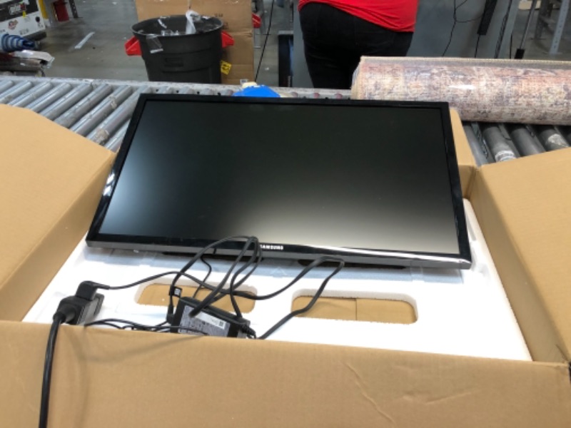 Photo 8 of SAMSUNG 28" Class UHD Monitor (3840 x 2160) with High Glossy Black Finish - LU28E570DS/ZA