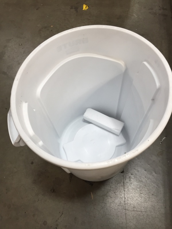 Photo 1 of Rubbermaid Commercial Products-FG261000WHT Brute Waste Container, 10 Gallon, White
NOT BOXED!