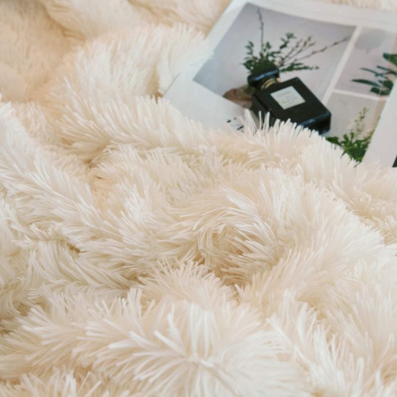 Photo 1 of **USED**
XeGe Plush Shaggy Duvet Cover Luxury Ultra Soft Crystal Velvet Bedding 1PC(1 Faux Fur Duvet Cover),Zipper Closure (Queen, Light Beige)
