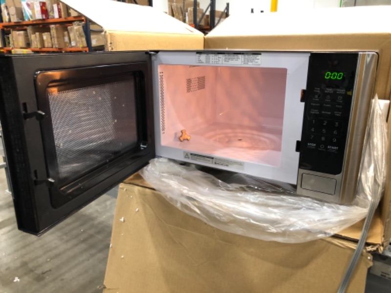 Photo 2 of **USED**
Toshiba ML2-EM09PA(BS) Microwave Oven with Smart Sensor, Position-Memory Turntable, Eco Mode, and Sound On/Off function, 0.9Cu.ft/900W, Black Stainless Steel, 0.9 Cu Ft
