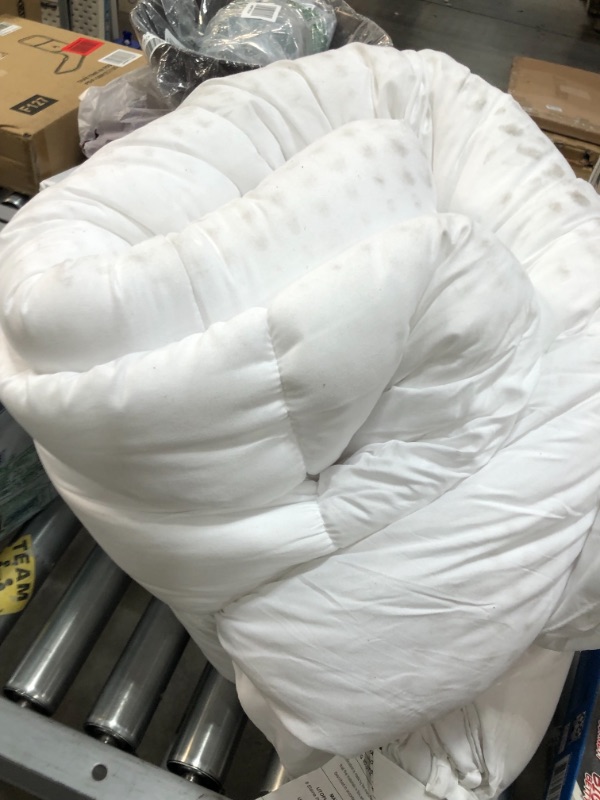 Photo 2 of **USED** STAINS FROM SHIPMENT**
UTOPIA
 White Comforter King Size (90 X 102), All Season Down Alternative Comforter, Box Stitched Duvet Insert with Corner Tabs, Fluffy Breathable Microfiber Fill -Lightweight - Machine Washable
