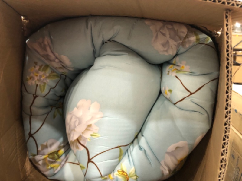 Photo 2 of **USED**MISSING PILLOW CASE*, ACTUAL COMFORTER IS DIFFERENT FROM STOCK PHOTO**
Wake In Cloud - Floral Comforter Set, White Flowers Pattern Printed on Blue, Soft Microfiber Bedding (3pcs, Queen Size)

