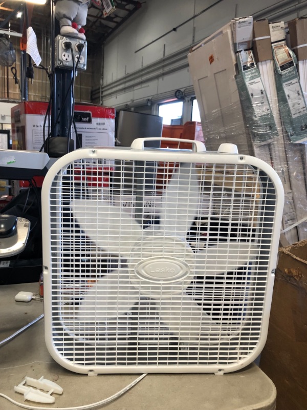 Photo 3 of 20 in. 3 Speed White Box Fan with Save-Smart Technology for Energy Efficiency
AS IS USED, MINOR DAMAGE PLEASE SEE PHOTOS 