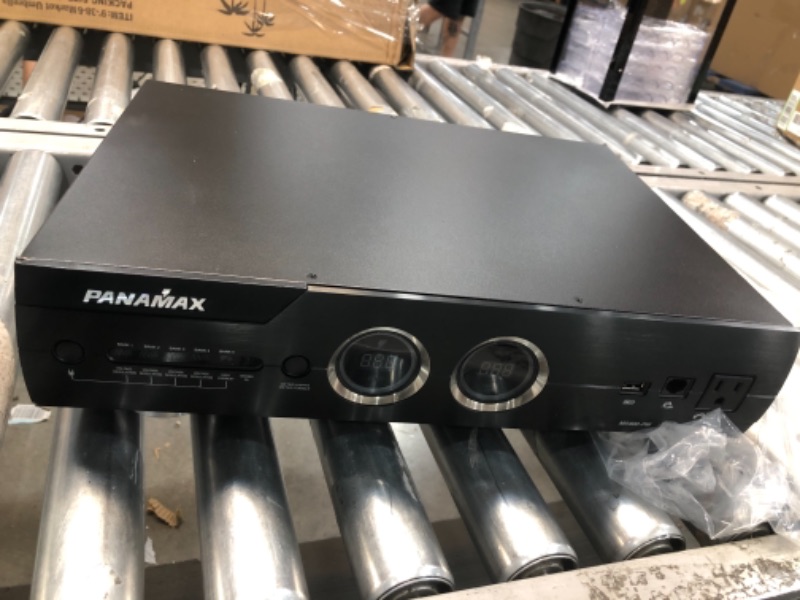 Photo 2 of *NONFUNCTINAL** Panamax M5400-PM 11 Outlet Home Theater Power Conditioner
PARTS ONLY 
