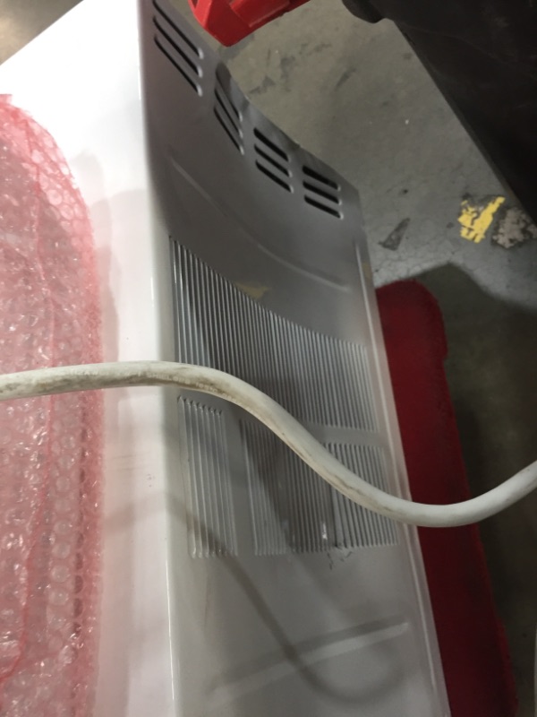 Photo 6 of LG Electronics
18,000 BTU 230/208-Volt Window Air Conditioner LW1821HRSM with Cool, Heat and WiFi in White BENT/BROKEN PRONGS UNABLE TO TEST, DENTED ON THE SIDE.