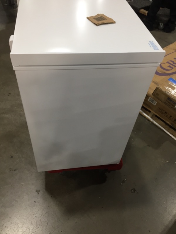 Photo 4 of VISSANI
5 cu. ft. Manual Defrost Chest Freezer in White