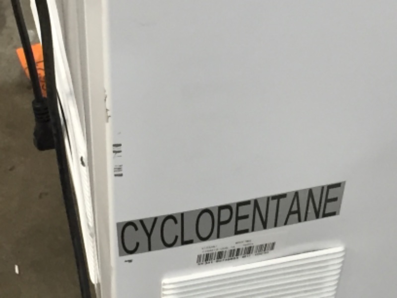 Photo 1 of 7 cu. ft. Manual Defrost Chest Freezer in White
***minor damage see pictures***