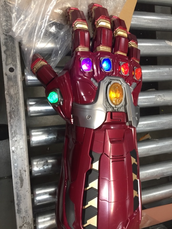 Photo 1 of Marvel Legends Series Avengers Electronic Power Gauntlet
