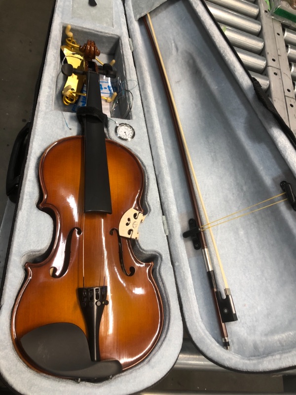 Photo 2 of 1/4 Violin Set, 1/4 Size Fiddle for Kids Beginners Students, Solid Wood Violin with Hard Case, Rosin and Bow
BROKEN.