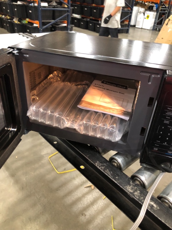 Photo 1 of Magic Chef 0.7 cu. ft. Countertop Microwave (Black with Gray Cavity)
