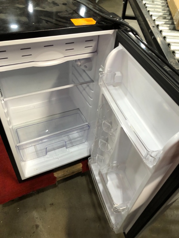 Photo 1 of Magic Chef 3.5-Cu. Ft. Refrigerator with Full-Width Freezer Compartment 
