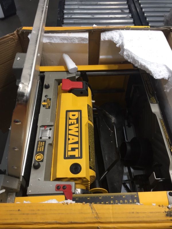 Photo 2 of DEWALT Benchtop Planer, Single Speed, 15-Amp, 12-1/2-Inch (DW734)
