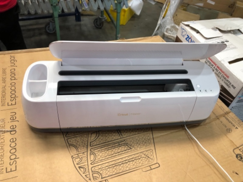 Photo 1 of CRICUT Maker Electric Cutting Machine in Champagne 
TESTED AND FUNCTIONS
