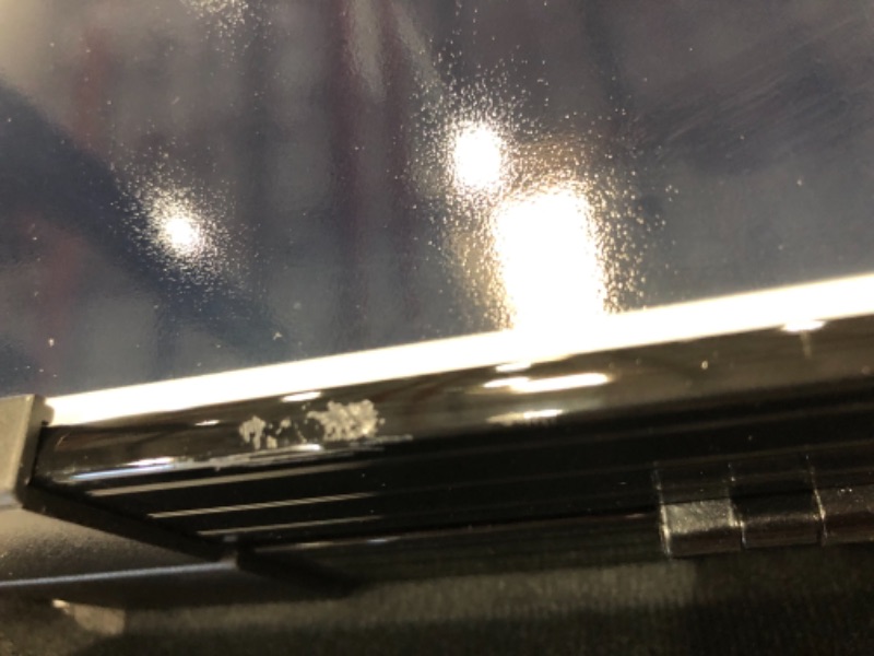 Photo 1 of (MISSING HARDWARE; SCRATCHES; DENTED CORNER; DAMAGED LATCH)
Renogy 200-Watt Eclipse Monocrystalline Portable Suitcase Off-Grid Solar Power Kit with Voyager Waterproof Charge Controller