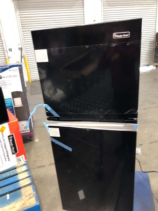 Photo 4 of 10.1 cu. ft. Top Freezer Refrigerator in Black
