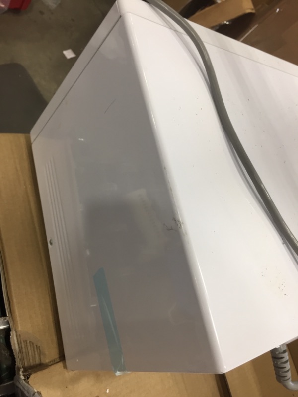 Photo 1 of GE Appliances 1.1CUFT WHT Microwave

//MINOR COSMETIC DAMAGE, TESTED AND FUNCTIONAL
