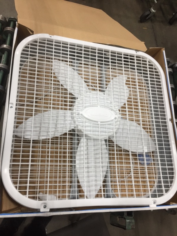 Photo 2 of Lasko Electric Fan 20 in. 3 Quiet Speeds 2500 CFM Ample Cooling Power Corded Indoor Portable Box Floor Air Cooler White B20201

//TESTED AND FUNCTIONAL, MINOR DAMAGE TO BLADE AND COSMETIC DAMAGE