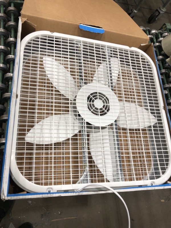 Photo 2 of Lasko Electric Fan 20 in. 3 Quiet Speeds 2500 CFM Ample Cooling Power Corded Indoor Portable Box Floor Air Cooler White B20201

//TESTED AND FUNCTIONAL