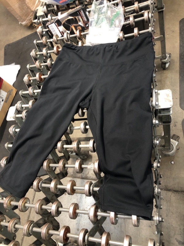 Photo 1 of Amazon Essentials Womens Performance Legging Above the Knee SIZE XL

//SIMLIAR TO REFERENCE PHOTO